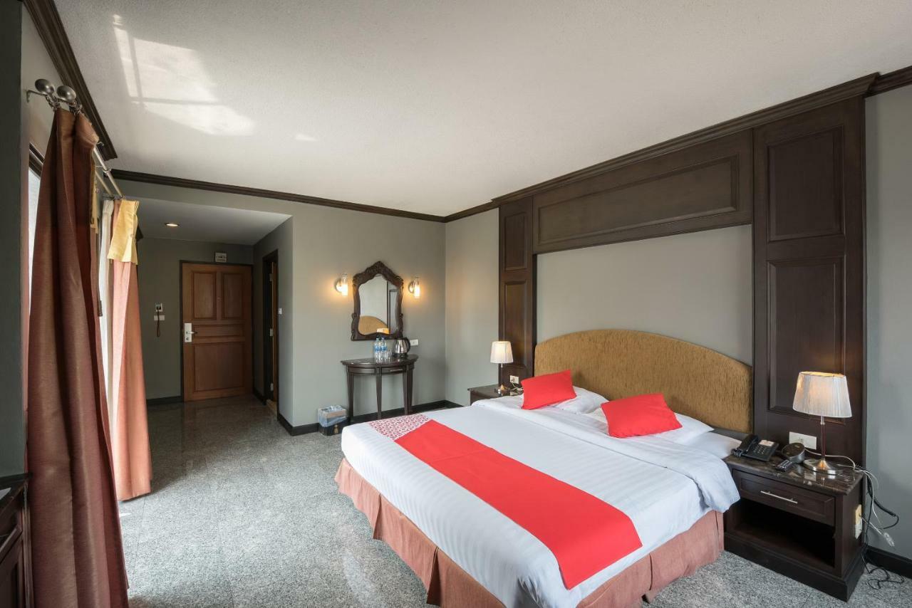 The Euro Grande Hotel Bangkok Exterior photo